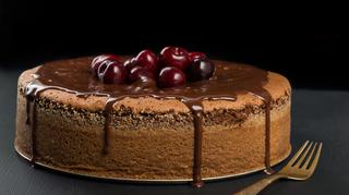 Prosty, szybki i pyszny tort czekoladowy na różne okazje