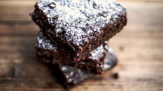Czekoladowe brownie – przepis na wykonanie w kilku odsłonach