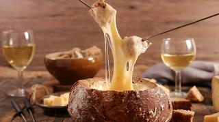 Dla uzależnionych od sera: fondue, zupa serowa i brazylijskie bułeczki serowe