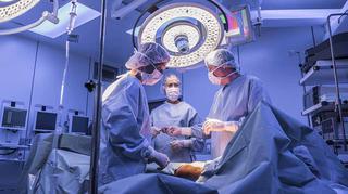 Pionierska operacja tętniaka aorty brzusznej. 