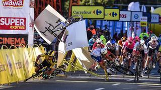 Koszmarny wypadek podczas Tour de Pologne. Holenderski kolarz jest w stanie ciężkim 