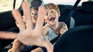 Podróż samochodem z dzieckiem, czyli jak przetrwać nawet 12 godzin? Oto porady psychologa, które warto wprowadzić w życie
