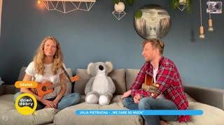 Julia Pietrucha - gra na ukulele i czaruje pięknym głosem w piosence „We care so much”