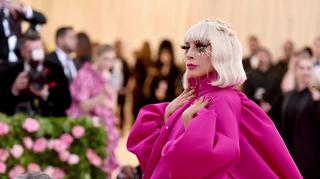 Lady Gaga stworzyła kolekcję ubrań we współpracy z Versace. Okazała wsparcie osobom LGBTQ+