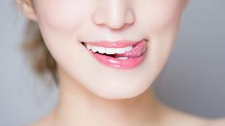 Kurkuma na wybielanie zębów – zastosowanie przyprawy w kosmetyce