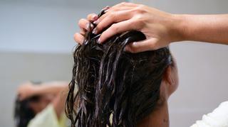 Sposoby na to, jak domowymi metodami wzmocnić włosy
