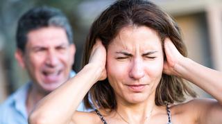 Przemoc psychiczna w związku. Jak rozpoznać, że twój partner znęca się nad tobą emocjonalnie?