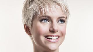 Zimny blond – porady dotyczące farbowania i pielęgnacji. Co zrobić, aby nie żółkł?