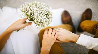 Jak napisać zaproszenie ślubne? Wypisywanie zaproszeń dla gości - najważniejsze zasady