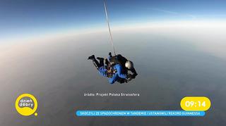 W Polsce pobito rekord Guinnessa w najwyższym na świecie skoku spadochronowym w tandemie