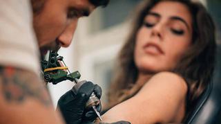 Tatuaże minimalistyczne – czym się charakteryzują i jak wyglądają? Inspiracje