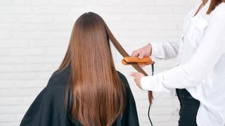 Keratynowe prostowanie włosów - jaki szampon i odżywkę stosować po zabiegu?