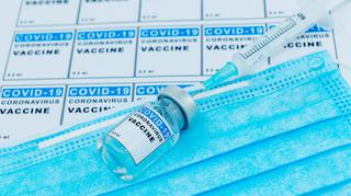 Zapisy na szczepienia przeciw COVID-19 dla przewlekle chorych. Jak wygląda rejestracja?