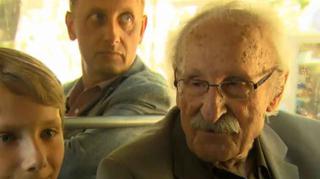93-letni Franciszek Pieczka wciąż czeka na szczepionkę przeciw COVID-19. 