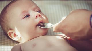 Dobry syrop na kaszel dla niemowlaka – na co trzeba zwrócić uwagę?