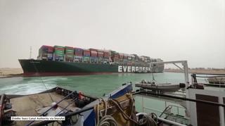 Prezydent Egiptu zarządził przygotowania do rozładunku kontenerowca. Statek od blisko tygodnia blokuje Kanał Sueski