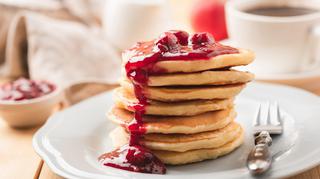 Słodkie i puszyste śniadanie – placki, racuchy, pancakesy
