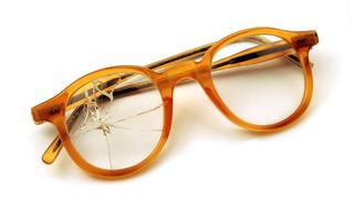 Czy według sennika okulary są koniecznością spojrzenia na pewne sprawy z dystansu?