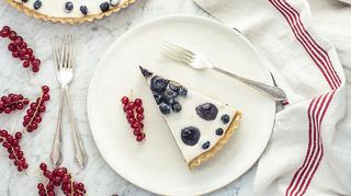 Jak zrobić sernik bez sera – z jogurtem greckim czy ze śmietaną?