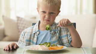 Dzieci jedzą za dużo cukru! Jak przekonać je do zieleniny?
