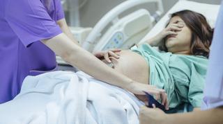 Skurcze i poród w 7. miesiącu ciąży