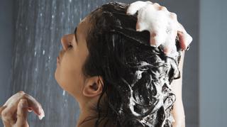 Jak zmyć szamponetkę? – trwałość, skuteczność