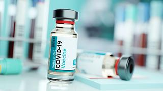 Szczepionka przeciw COVID-19 firmy Moderna dopuszczona do użytku. Jakie wywołuje skutki uboczne?