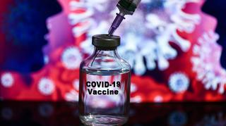 Czarny rynek szczepionek przeciwko COVID-19. Ile handlarze chcą za dwie dawki preparatu?
