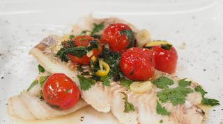 Kuchnia: dorsz w pomidorkach i zupa rybna z dzikim łososiem