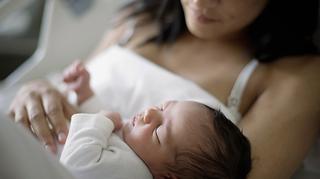 Niespokojny sen niemowlaka - przyczyny zaburzeń sennych u dzieci