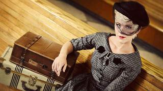 Lata 40. – moda damska i męska. Popularne trendy w cieniu II wojny światowej