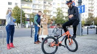Piotr Bielak i jego rowerowe show pełne atrakcji. Na czym polega akrobatyka rowerowa?