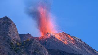 Włochy. Wybuch wulkanu Stromboli. Ludzie musieli uciekać z wyspy