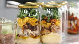 Kuchnia do słoika: Pieczone kalafiory na hummusie dyniowym i szybki gulasz wołowy