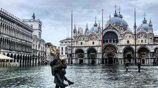 Powódź w Wenecji. Plac św. Marka zamknięty ze względów bezpieczeństwa
