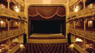 Opera w Barcelonie znów otwarta. Na widowni 2,5 tys. nietypowych gości 