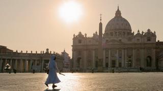 Włochy. Msze z udziałem wiernych wrócą w setną rocznicę urodzin św. Jana Pawła II