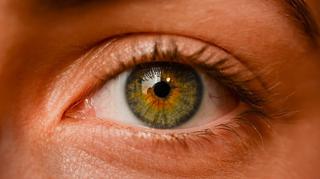 Jak przygotować okłady na oczy – lecznicze, odprężające?