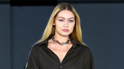 Gigi Hadid w szokującym kolorze włosów. Zaskoczyła widzów na pokazie Burberry