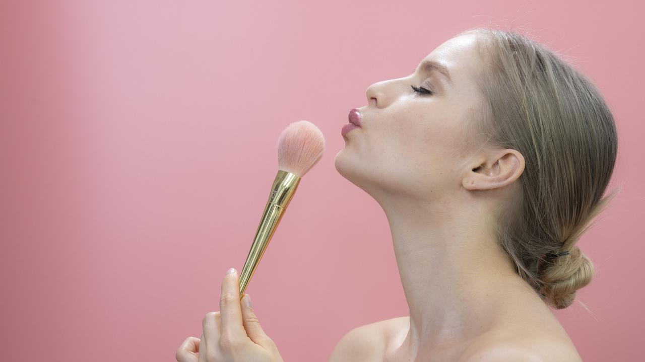 Crystal Eye najmodniejszy makijaż oka w 2022 roku. Sprawdź, jak go