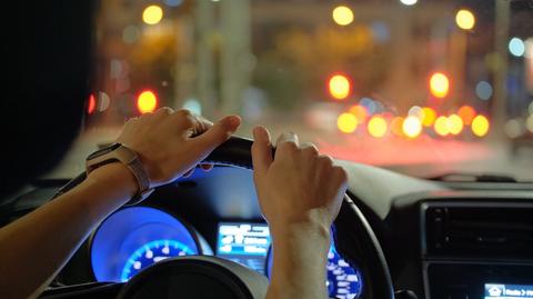 18-latka pędziła po mieście z prędkością 155 km/h