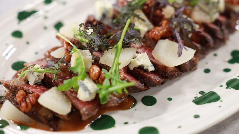 Tataki z antrykotu beefinity z gorgonzolą i sosem orzechowym