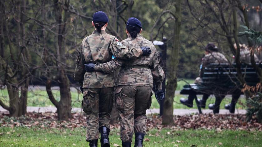 MON daje kobietom w wojsku więcej swobody. Koniec ograniczeń w fryzurach