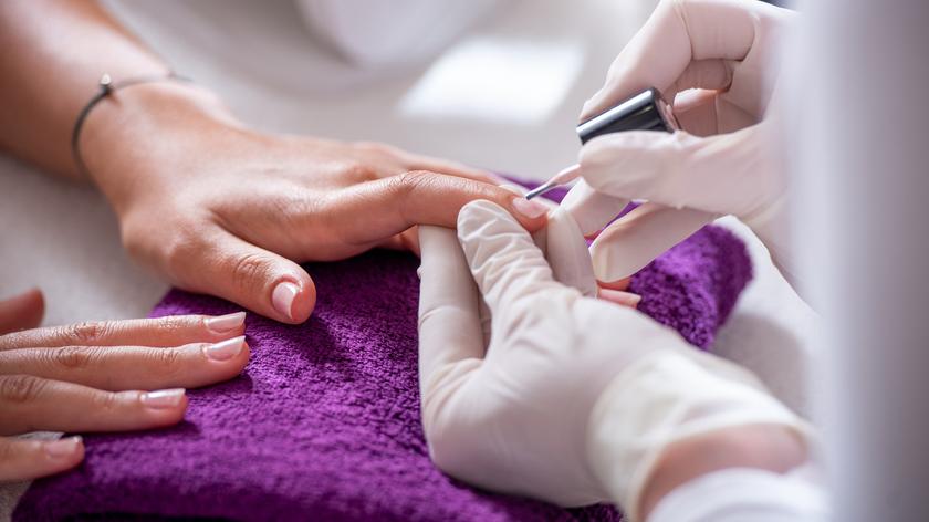 Manicure w salonie