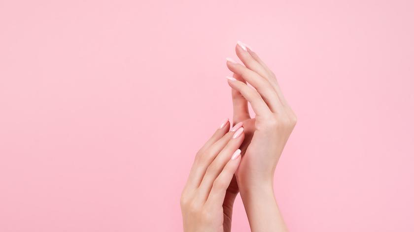 Paznokcie milky pink