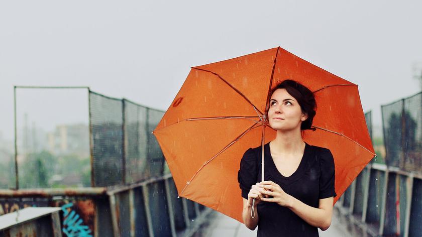 Kobieta z parasolem