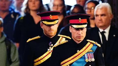 William i Harry w żałobie.