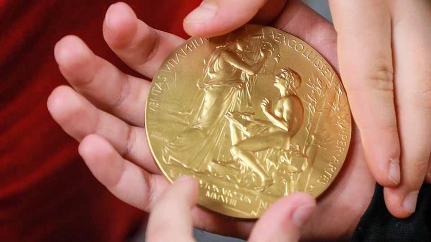 Medal noblowski Olgi Tokarczuk 