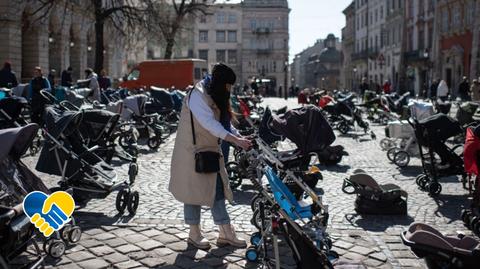 109 pustych wózków na rynku we Lwowie. 