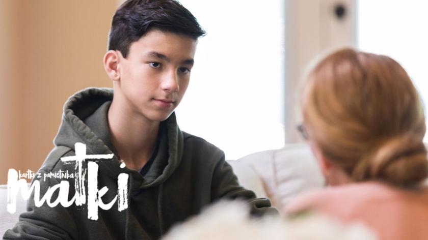 Matka i syn podczas rozmowy